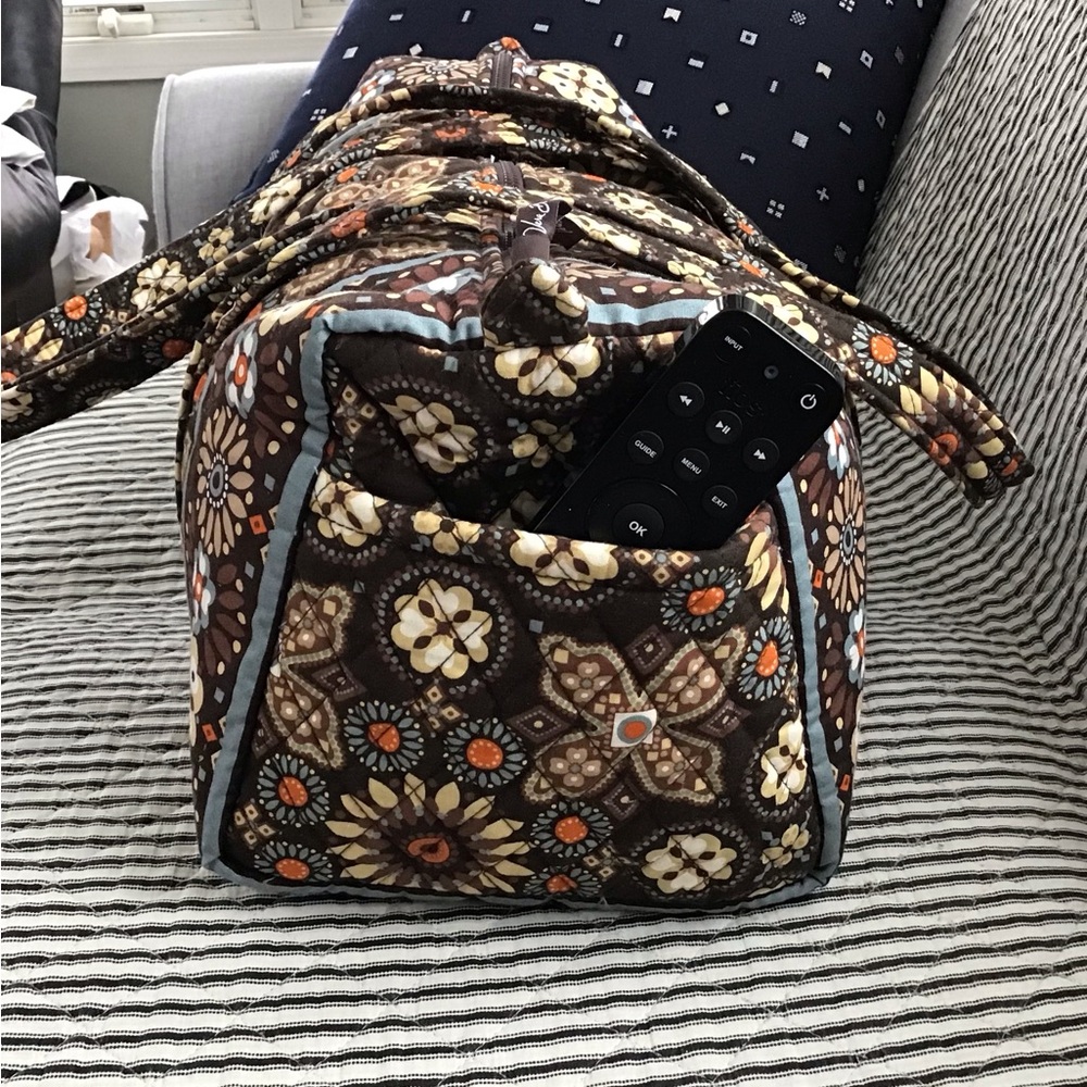 Vera Bradley - never used** - Small Duffle in Canyon retired pattern! - Picture 2 of 7